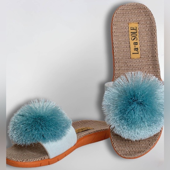 NEW! LA-a SOLE White Fringe Playful Unique Pom Pom Sandals  9 10 - Picture 12 of 12